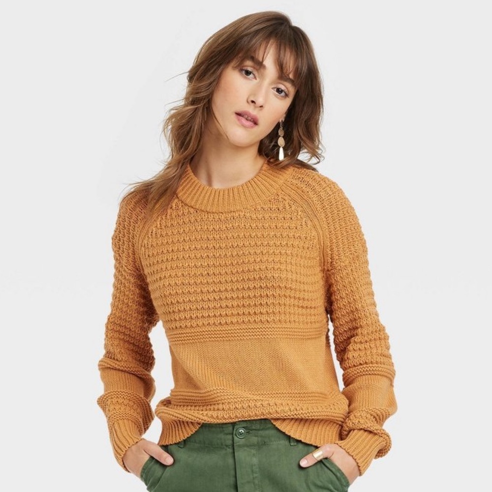 NWT Universal Thread Women’s Crewneck Pullover Sweater - Yellow Medium